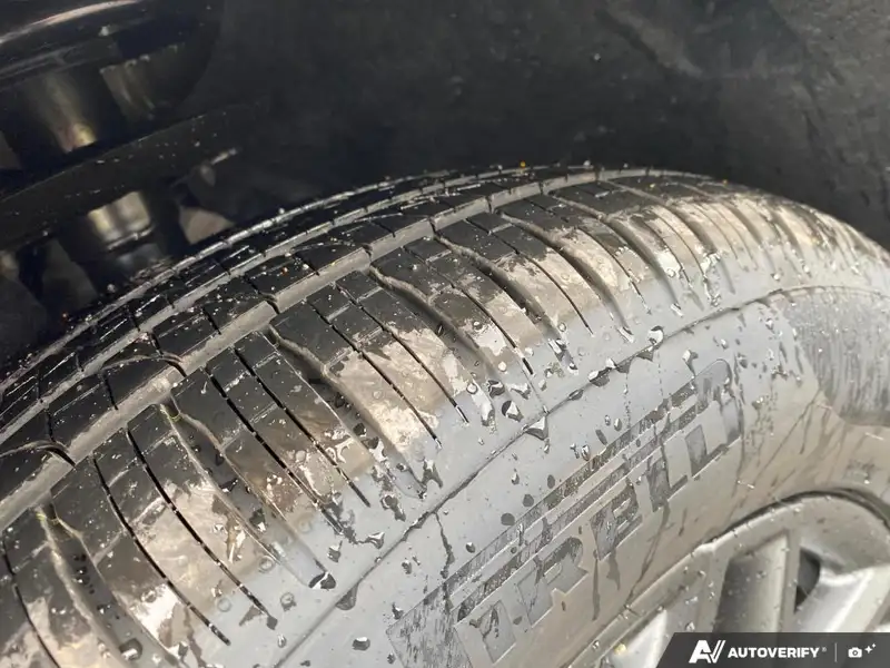 2027 Chrysler Pacifica Select, černá, dovoz Kanada — foto 10 z 12