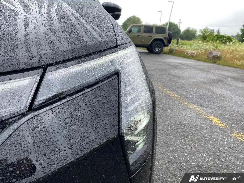 2027 Chrysler Pacifica Select, černá, dovoz Kanada — foto 11 z 12
