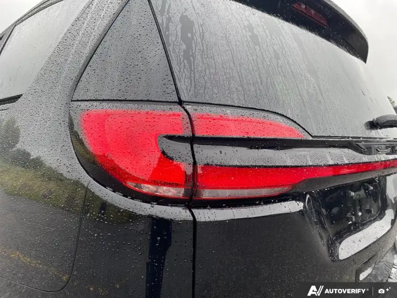 2027 Chrysler Pacifica Select, černá, dovoz Kanada — foto 12 z 12