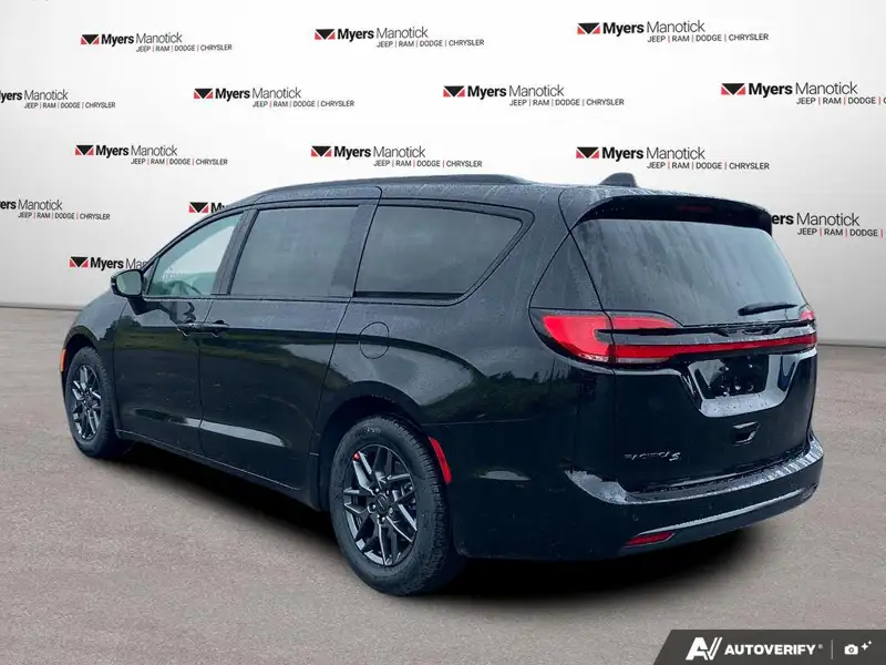 2027 Chrysler Pacifica Select, černá, dovoz Kanada — foto 3 z 12