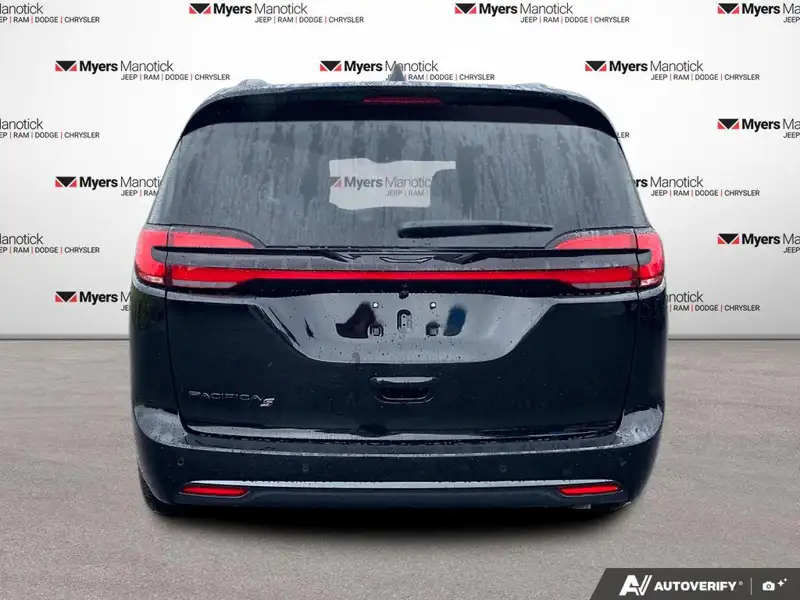 2027 Chrysler Pacifica Select, černá, dovoz Kanada — foto 4 z 12