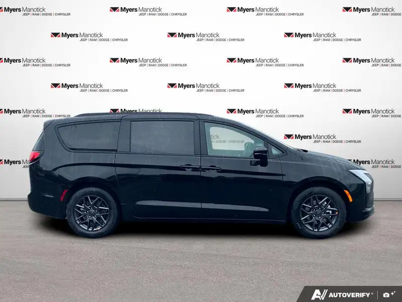 2027 Chrysler Pacifica Select, černá, dovoz Kanada — foto 6 z 12