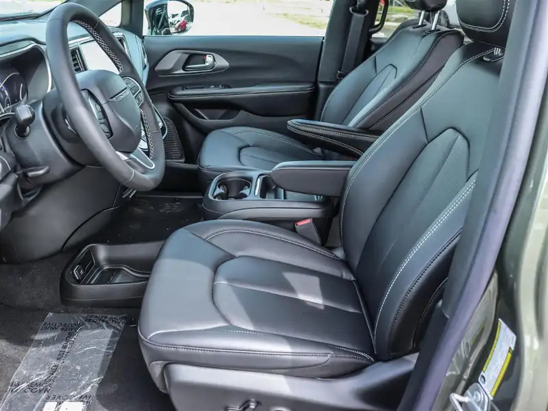 2027 Chrysler Pacifica Select, zelená, 93 km, dovoz Kanada — foto 7 z 12