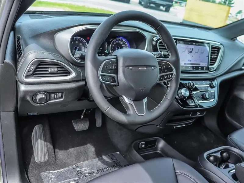 2027 Chrysler Pacifica Select, zelená, 93 km, dovoz Kanada — foto 8 z 12
