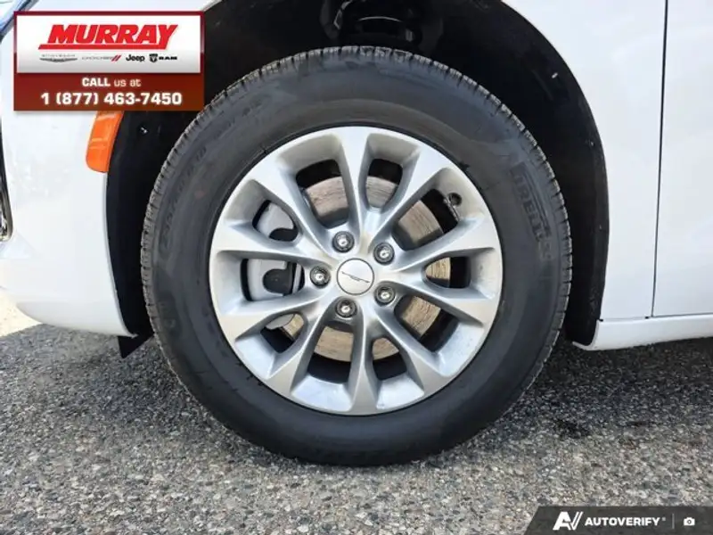 2027 Chrysler Pacifica Select, bílá, 10 km, dovoz Kanada — foto 6 z 12