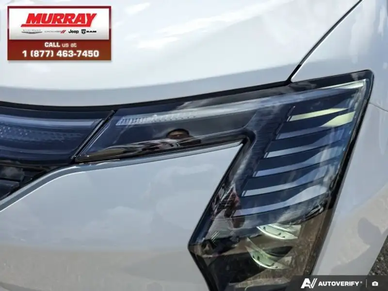 2027 Chrysler Pacifica Select, bílá, 10 km, dovoz Kanada — foto 8 z 12