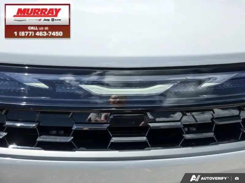 2027 Chrysler Pacifica Select, bílá, 10 km, dovoz Kanada — foto 9 z 12