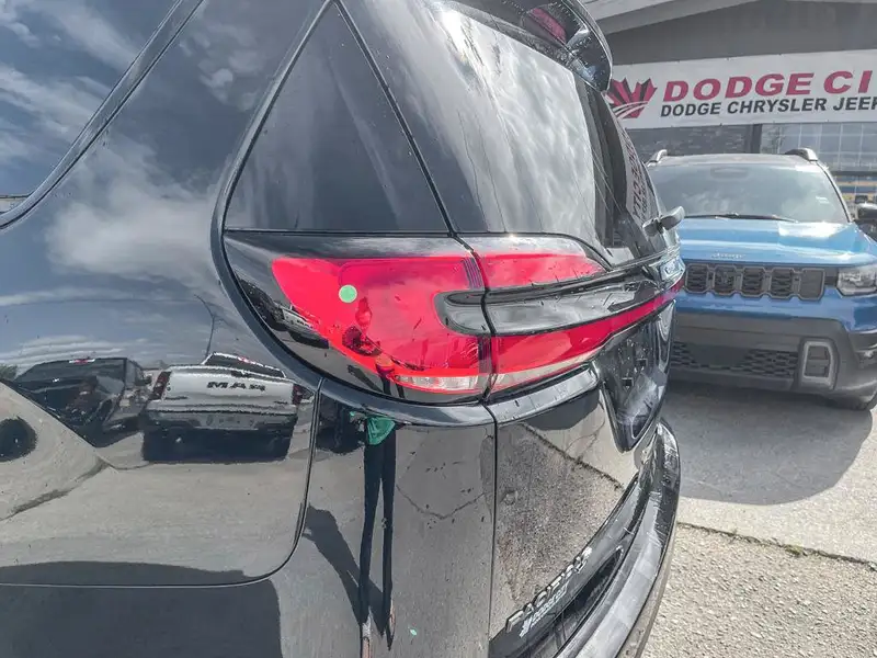 2027 Chrysler Pacifica Select, černá, 29 km, dovoz Kanada — foto 10 z 12
