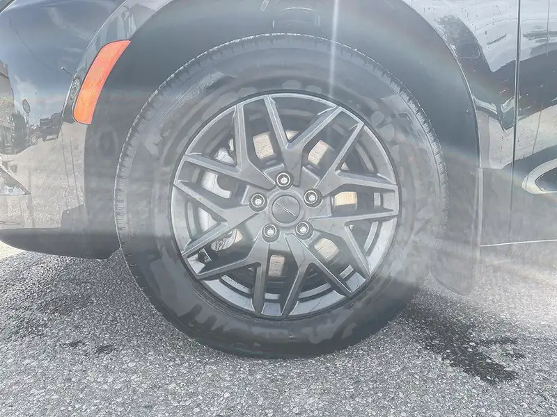 2027 Chrysler Pacifica Select, černá, 29 km, dovoz Kanada — foto 8 z 12