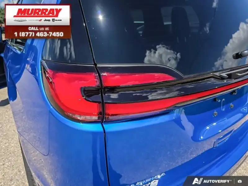 2027 Chrysler Pacifica Select, modrá, 10 km, dovoz Kanada — foto 11 z 12