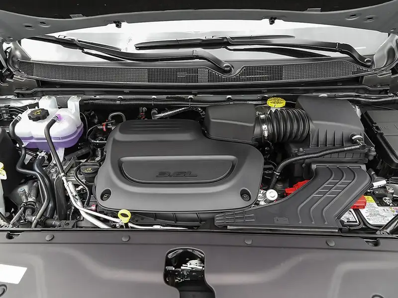 2026 Chrysler Pacifica, stříbrná, 450 km, dovoz Kanada — foto 6 z 10