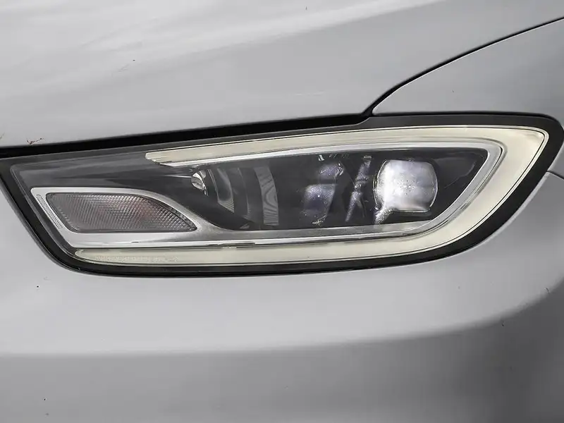 2026 Chrysler Pacifica, stříbrná, 450 km, dovoz Kanada — foto 9 z 10
