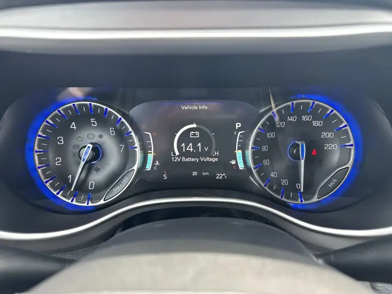 2027 Chrysler Pacifica Select, modrá, 19 km, dovoz Kanada — foto 10 z 12