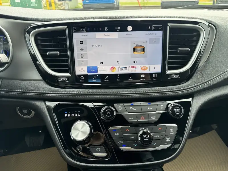 2027 Chrysler Pacifica Select, modrá, 19 km, dovoz Kanada — foto 11 z 12