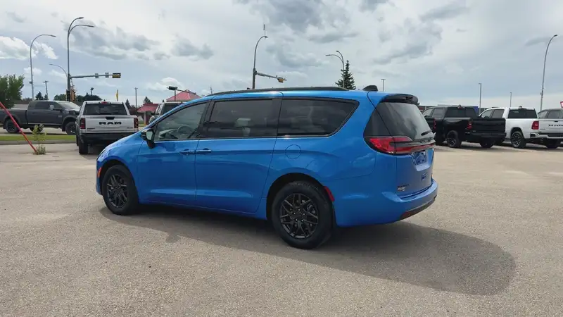 2027 Chrysler Pacifica Select, modrá, 19 km, dovoz Kanada — foto 4 z 12