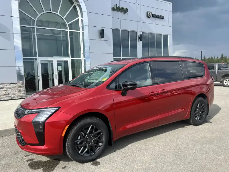 2027 Chrysler Pacifica Select AWD, červená, 43 km, dovoz Kanada — foto 2 z 12