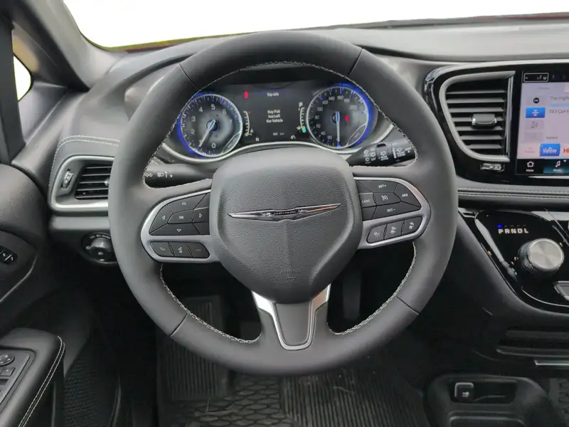 2026 Chrysler Pacifica Select, červená, 2 582 km, dovoz Kanada — foto 12 z 12