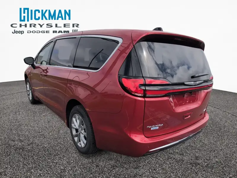 2026 Chrysler Pacifica Select, červená, 2 582 km, dovoz Kanada — foto 3 z 12