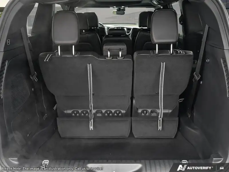 2026 Chrysler Pacifica Select AWD, bílá, 11 077 km, dovoz Kanada — foto 7 z 12