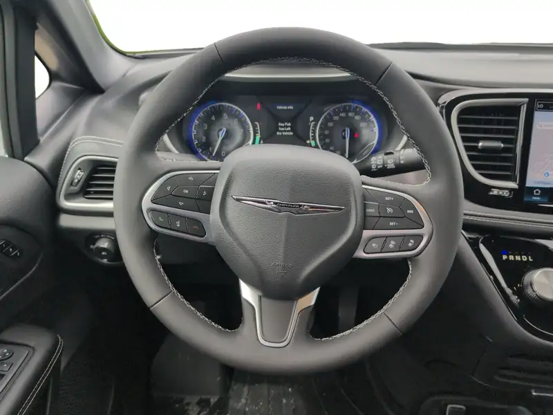 2026 Chrysler Pacifica Select, bílá, 142 km, dovoz Kanada — foto 12 z 12