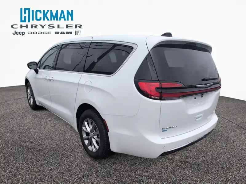2026 Chrysler Pacifica Select, bílá, 142 km, dovoz Kanada — foto 3 z 12