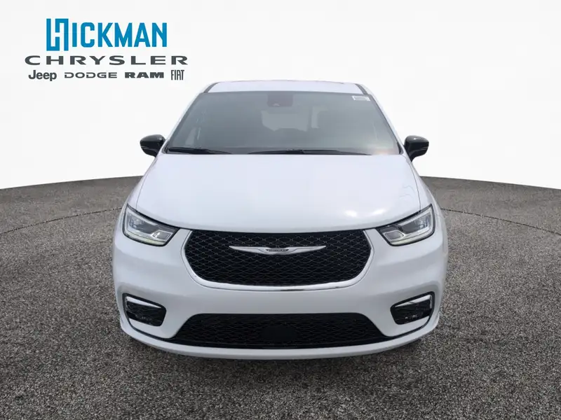 2026 Chrysler Pacifica Select, bílá, 142 km, dovoz Kanada — foto 8 z 12