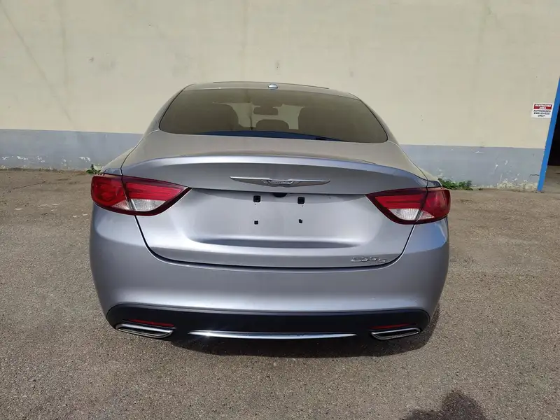 2016 Chrysler 200 C | NAV | Bluetooth | Backup Camera |, stříbrná, 157 618 km, dovoz Kanada — foto 3 z 12