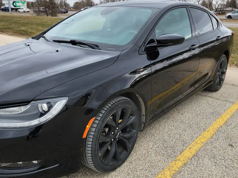 2015 Chrysler 200, 150 000 km, dovoz Kanada — foto 2 z 8