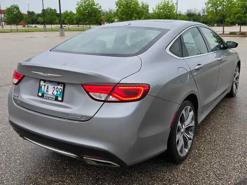 2016 Chrysler 200, stříbrná, 195 000 km, dovoz Kanada — foto 5 z 12