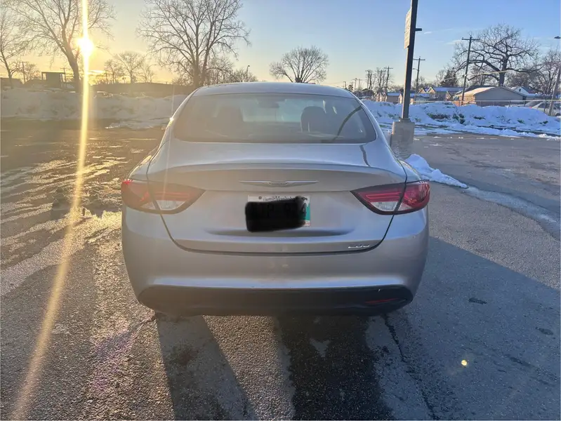 2016 Chrysler 200, stříbrná, 157 000 km, dovoz Kanada — foto 4 z 8