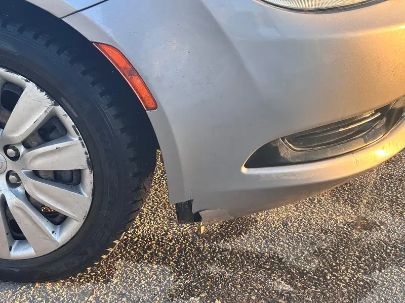 2016 Chrysler 200, stříbrná, 157 000 km, dovoz Kanada — foto 7 z 8