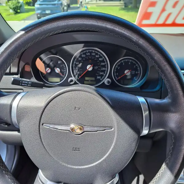2004 Chrysler Crossfire, stříbrná, 162 000 km, dovoz Kanada — foto 4 z 11