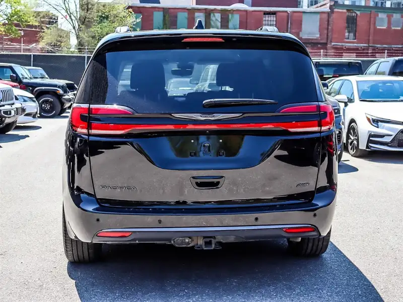 2024 Chrysler Pacifica, černá, 49 687 km, dovoz Kanada — foto 4 z 12