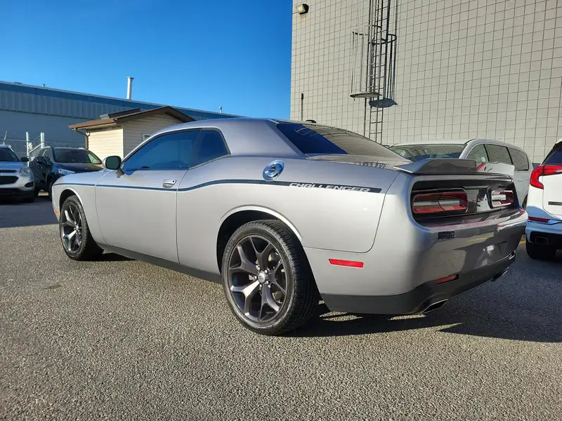 2017 Dodge Challenger SXT Plus, stříbrná, 58 808 km, dovoz Kanada — foto 2 z 12