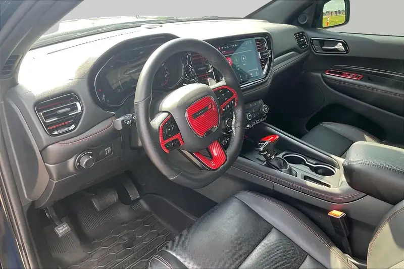 2025 Dodge Durango, černá, 5 600 km, dovoz Kanada — foto 2 z 12