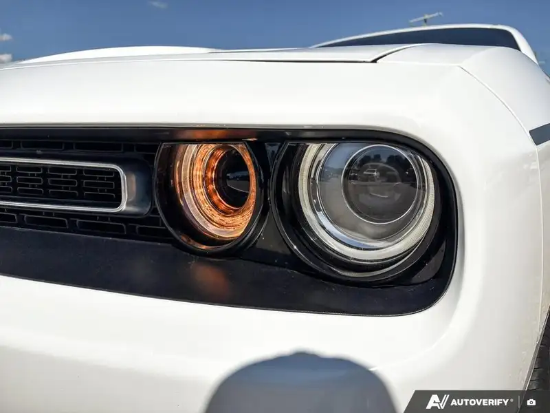 2017 Dodge Challenger SXT, bílá, 114 389 km, dovoz Kanada — foto 9 z 12