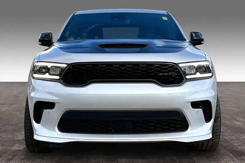 2025 Dodge Durango Srt Hellcat Silve, stříbrná, 27 822 km, dovoz Kanada — foto 3 z 12