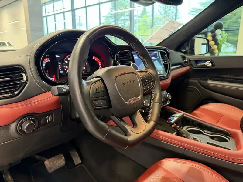 2024 Dodge Durango SRT Hellcat Premium, černá, 18 338 km, dovoz Kanada — foto 9 z 12
