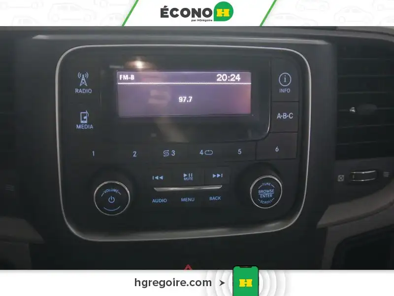 2017 Dodge RAM ST 4WD V8 A/C GR ELECT, černá, 107 813 km, dovoz Kanada — foto 10 z 12