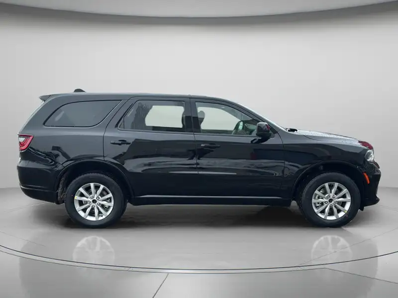 2026 Dodge Durango, černá, dovoz Kanada — foto 4 z 12