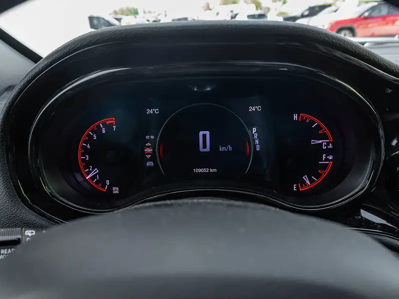 2022 Dodge Durango, bílá, 109 052 km, dovoz Kanada — foto 12 z 12