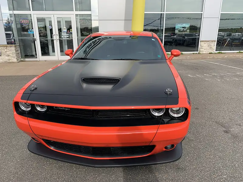 2017 Dodge Challenger, oranžová, 60 473 km, dovoz Kanada — foto 2 z 12