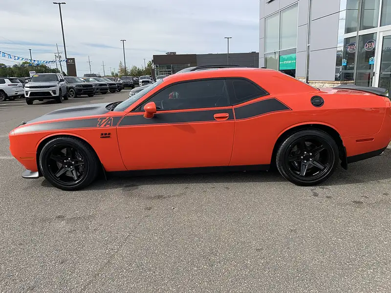 2017 Dodge Challenger, oranžová, 60 473 km, dovoz Kanada — foto 8 z 12