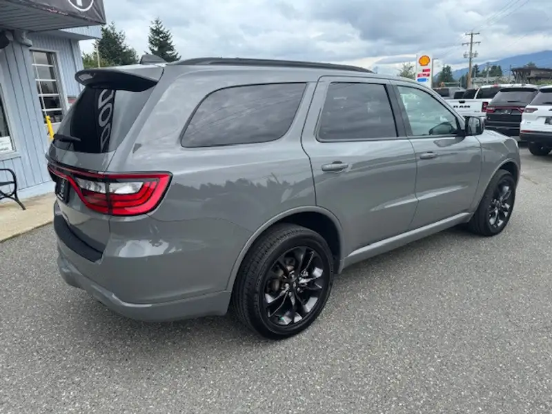 2024 Dodge Durango SXT, šedá, 23 465 km, dovoz Kanada — foto 2 z 12
