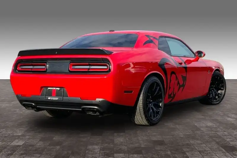 2016 Dodge Challenger SRT HELLCAT, červená, 65 203 km, dovoz Kanada — foto 11 z 12