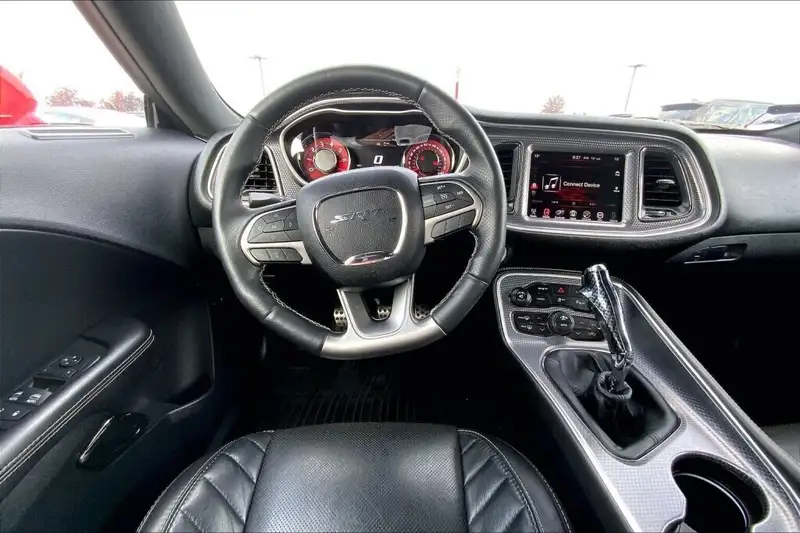 2016 Dodge Challenger SRT HELLCAT, červená, 65 203 km, dovoz Kanada — foto 5 z 12