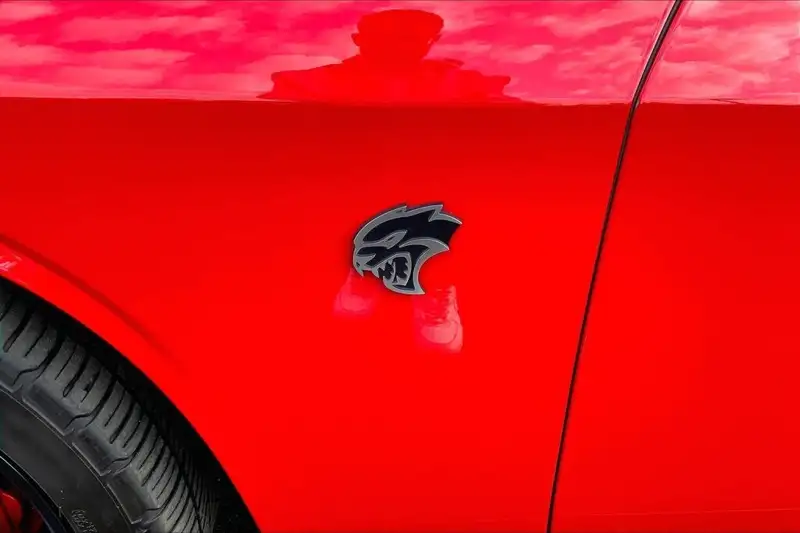 2016 Dodge Challenger SRT HELLCAT, červená, 65 203 km, dovoz Kanada — foto 8 z 12