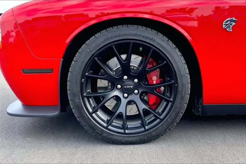 2016 Dodge Challenger SRT HELLCAT, červená, 65 203 km, dovoz Kanada — foto 9 z 12
