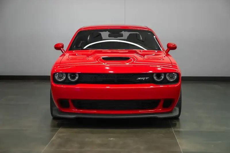 2016 Dodge Challenger SRT, červená, 16 450 km, dovoz Kanada — foto 2 z 12