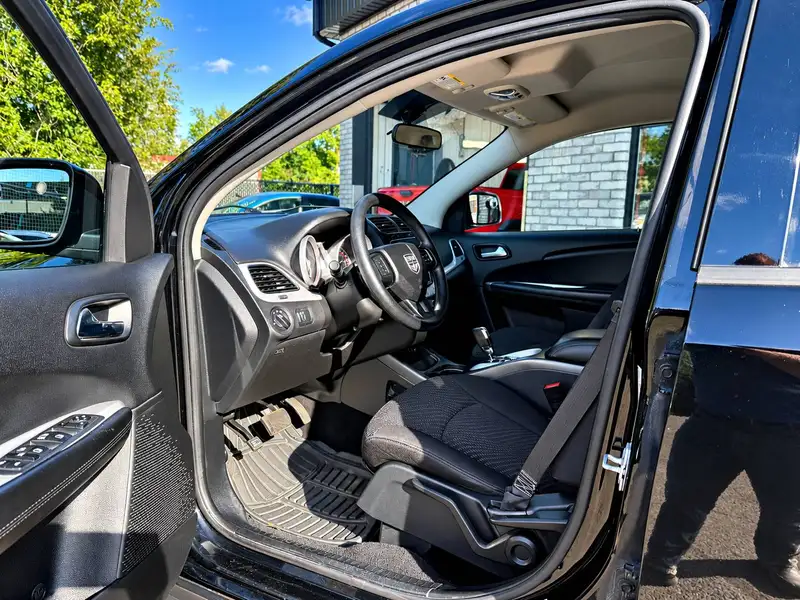 2016 Dodge Journey Canada Value Pkg, černá, 109 107 km, dovoz Kanada — foto 2 z 12